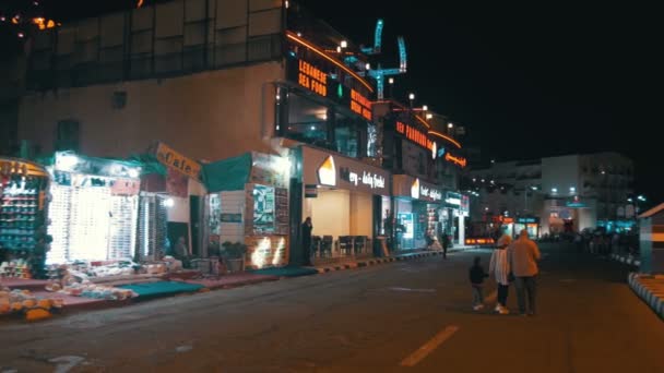 Νυχτερινή ζωή στο Naama Bay Street, Αίγυπτος — Αρχείο Βίντεο