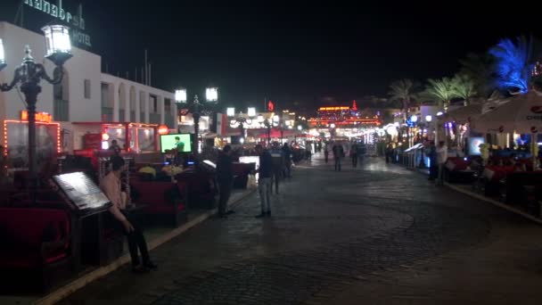 Nachtleven in Naama Bay Street, Egypte — Stockvideo