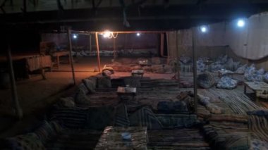 Mısır çölde bedevi kapatmaları geceleri. Geleneksel Berber ev