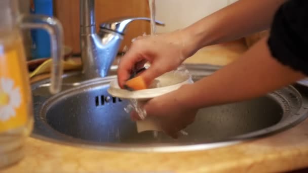 Woman Washing Dishes in the Home Kitchen. Slow Motion — Stock Video