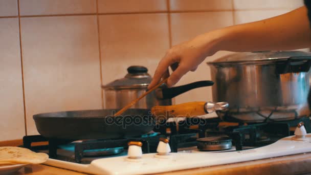 Process Meal Preparation in a Pan on the Stove in a Home Kitchen — Stock Video