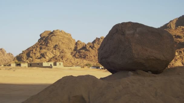 Desert in Egypt, Sand, Mountains and Bedouin Settlements — Stock Video