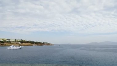 Plaj ve kırmızı Yalı Mısır tatil. Zaman atlamalı
