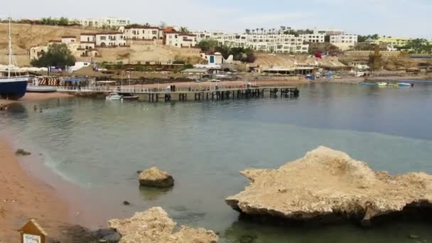 Panorámás kilátás nyílik strand és Resort Egyiptom Vörös-tenger. Idő telik el — Stock videók