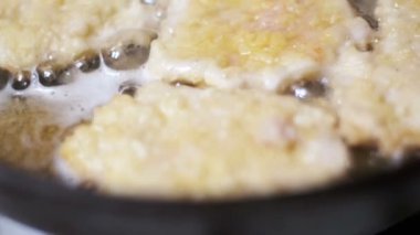 Ev mutfak tavada pişirme et. Ağır çekim