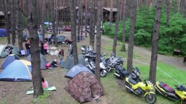 Ormandaki motorlu bisiklet Festivali