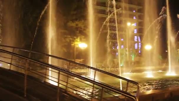 Singing fountains at night in Batumi — Stock Video