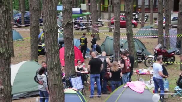 Festival de moto dans la forêt — Video