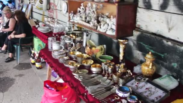 Mercado de pulgas y mercado de antigüedades en la calle en Georgia — Vídeos de Stock