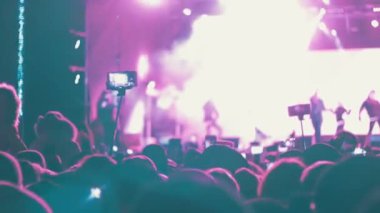 Ağır çekimde Müzik Festivali'nde konser kalabalık