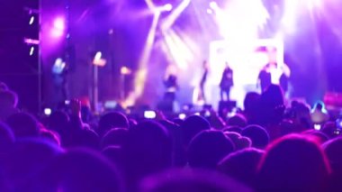 Müzik Festivali'nde konser kalabalık