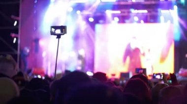 Müzik Festivali'nde konser kalabalık