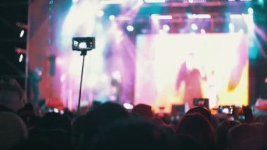 Müzik Festivali'nde konser kalabalık