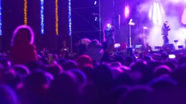 Müzik Festivali'nde konser kalabalık