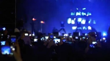 Müzik Festivali'nde konser kalabalık