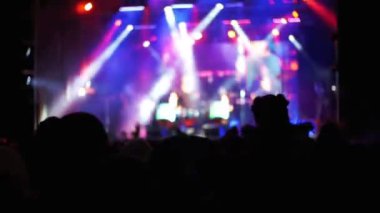 Müzik Festivali'nde konser kalabalık