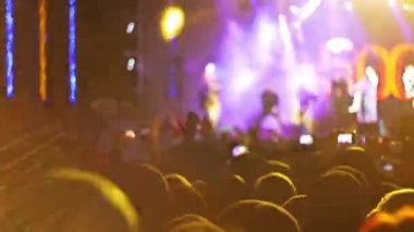 Müzik Festivali'nde konser kalabalık