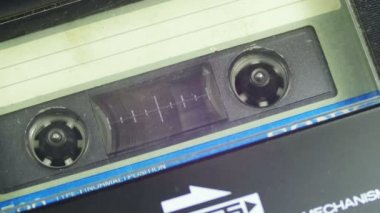 Vintage radyo sinyalleriyle iletilen ile beyaz boş etiket Rotates banttır