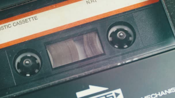 Cassette Tape met een lege whitelabel. — Stockvideo