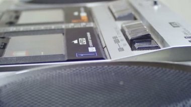 Oyun itmek, durdurma, geri sarma ve Vintage müzik kaset çalar butonuna iletebilirsiniz