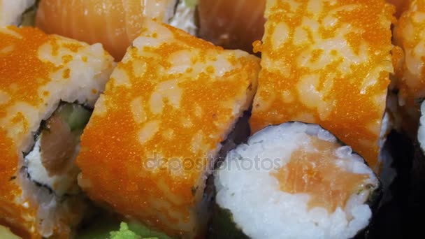 Japonês Sushi Rolls close-up está se movendo — Vídeo de Stock