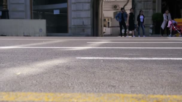 도시에서도 자동차의 교통. 슬로우 모션 — 비디오