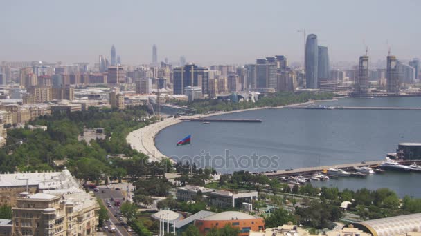 Panoramautsikt över Vew från ovan till staden Baku, Azerbaijan — Stockvideo