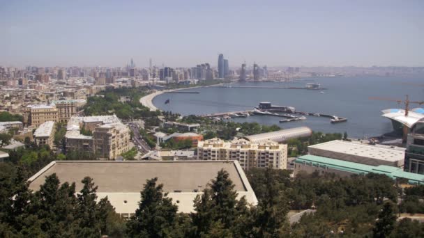 从上面到巴库，阿塞拜疆的城市全景视图 — 图库视频影像