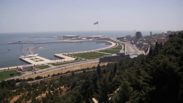 Panoramisch toegangscode van bovenaf naar de stad van Baku, Azerbaijan — Stockvideo