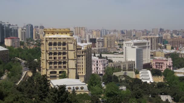 Panoramisch toegangscode van bovenaf naar de stad van Baku, Azerbaijan — Stockvideo