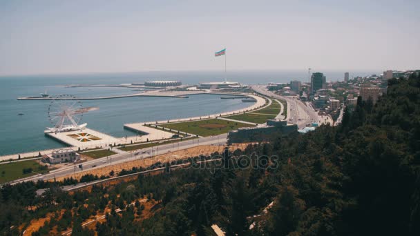 Vista panorámica desde Arriba hasta la ciudad de Bakú, Azerbaiyán — Vídeos de Stock
