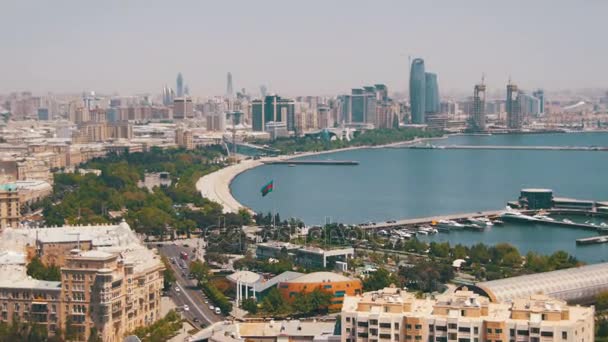 Панорамный обзор сверху на город Баку, Азербайджан — стоковое видео