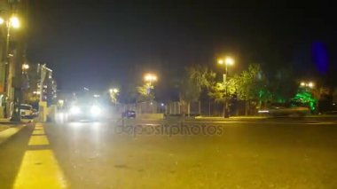 Gece trafik araba şehir içinde. Zaman atlamalı