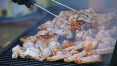 Izgara tavuk ızgara. ağır çekim