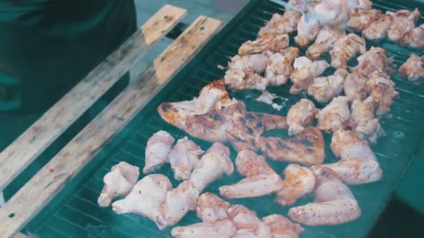 Grillowany kurczak na grillu — Wideo stockowe