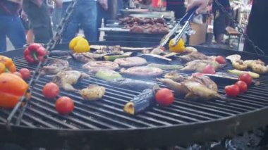 Et ve yemeği ızgara sebze yemek