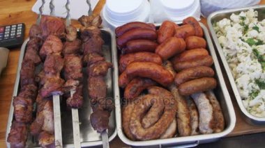 Taze ızgara gıda yalan üstünde belgili tanımlık sayaç sokak pazarı