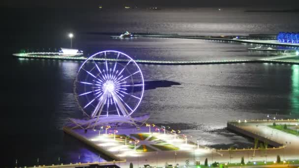 Ferris Wheel on the Background of the Sea and the Lunar Path. Time Lapse — Stock Video