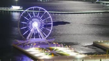 Deniz ve ay yol arka plan dönme. Timelapse