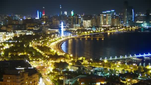 Vista panoramica della grande città Megalopoli sul mare di notte. Baku, Azerbaigian. Interruzione temporale — Video Stock