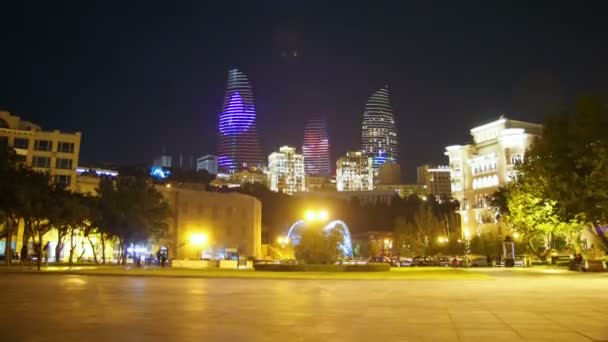 Набережная Баку, вид на огненные башни, Азербайджан. Время покажет — стоковое видео