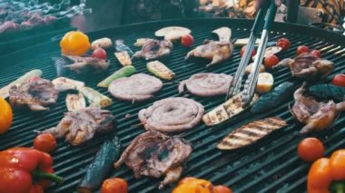 Izgarada et ve sebze pişirmek