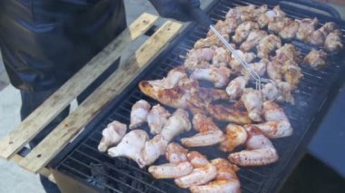 Izgara tavuk ızgara. ağır çekim