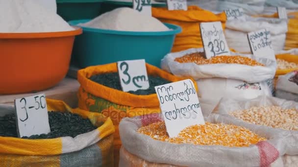 Vitrines de céréales en sacs en Géorgie — Video