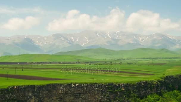 風景峡谷、渓谷、ストリームおよびアルメニアの山を眺める。時間の経過 — ストック動画