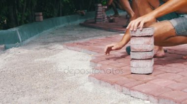 Parke taşı döşeme kurucusudur