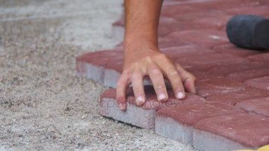 Parke taşı döşeme kurucusudur