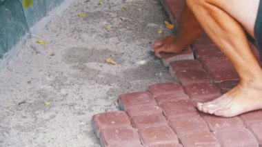 Alt döşeme parke taşı döşeme. Ağır çekim