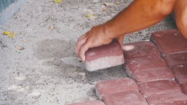 Alt döşeme parke taşı döşeme. Ağır çekim