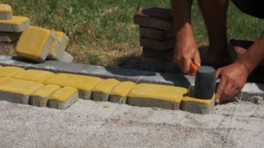 Renkli döşemeler içinde bir şehir parkı döşeme